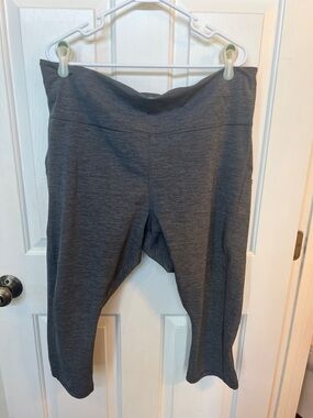 Athleta Gray Capri Leggings